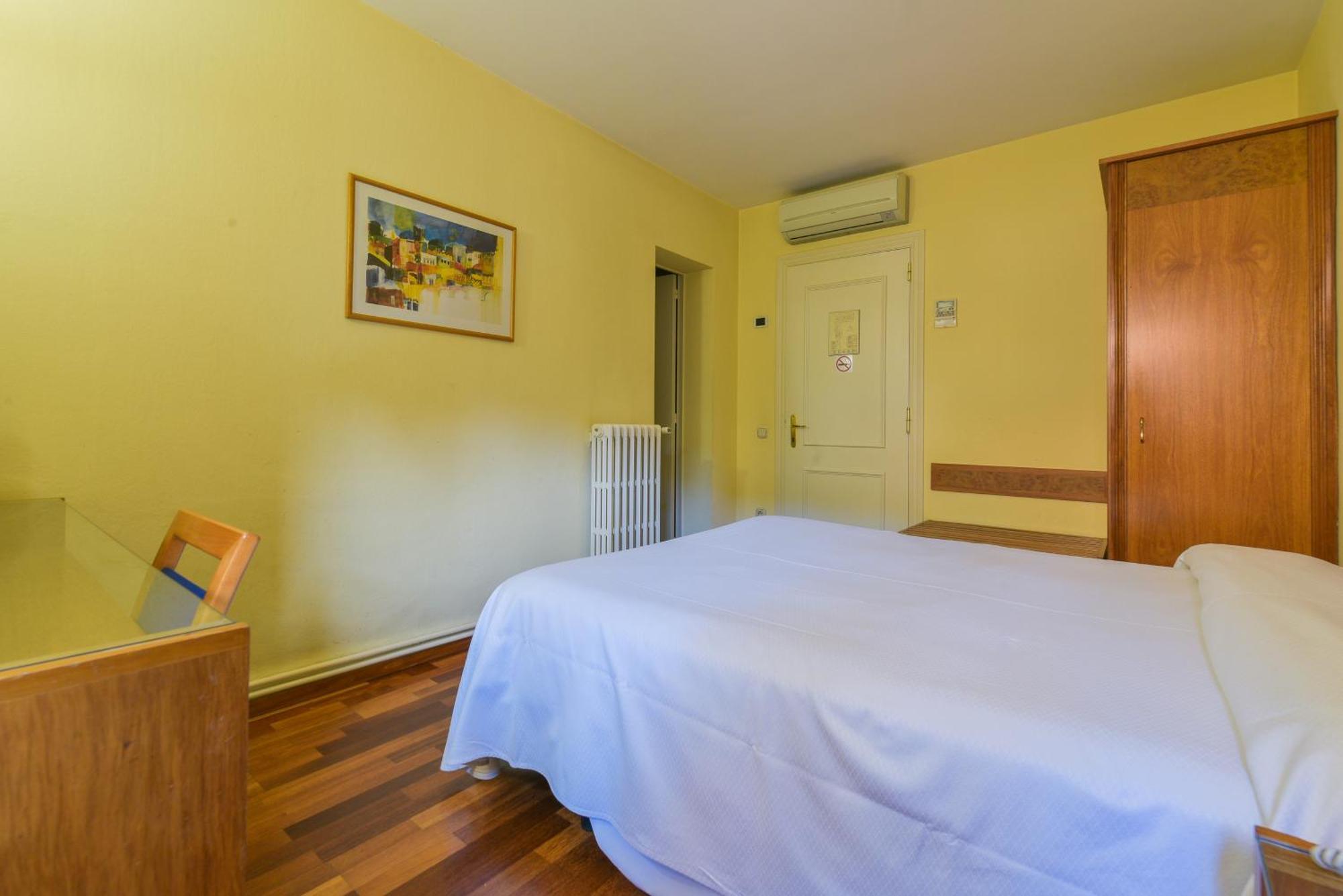 Hotel Robert La Pobla de Claramunt Εξωτερικό φωτογραφία
